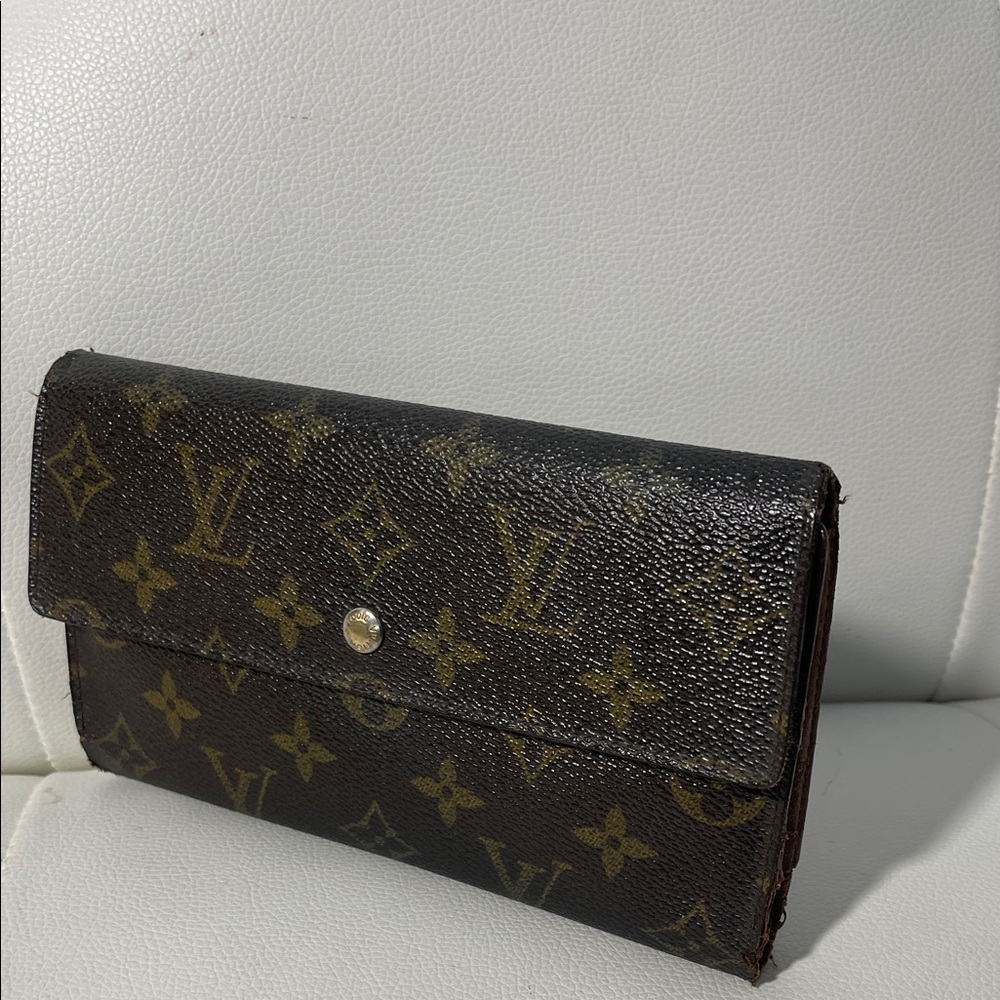 Authentic Louis Vuitton Monogram International Long Wallet - Picture 3 of 14
